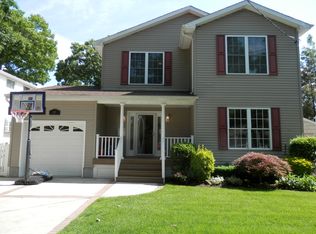 131 Van Nostrand Ave., Merrick, NY 11566