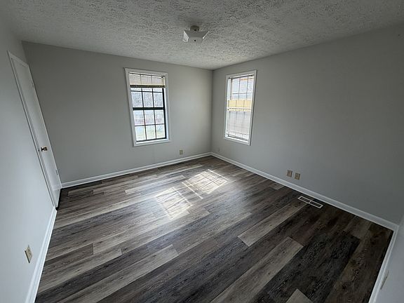 5th image of 2444 Fairbrook Dr #1