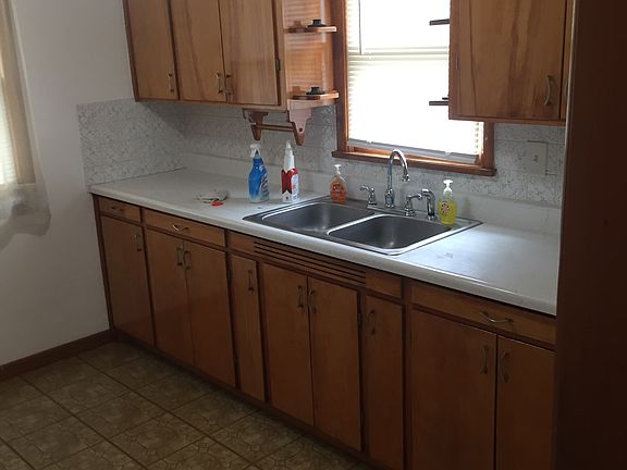 4th image of 123 W 5th St