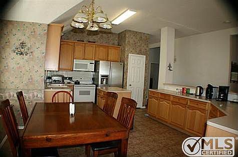 4th image of 404 Jenkins Ln