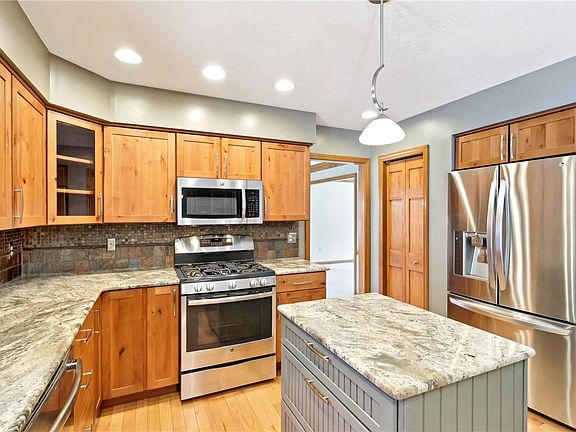 4th image of 2502 Lindenwood Dr
