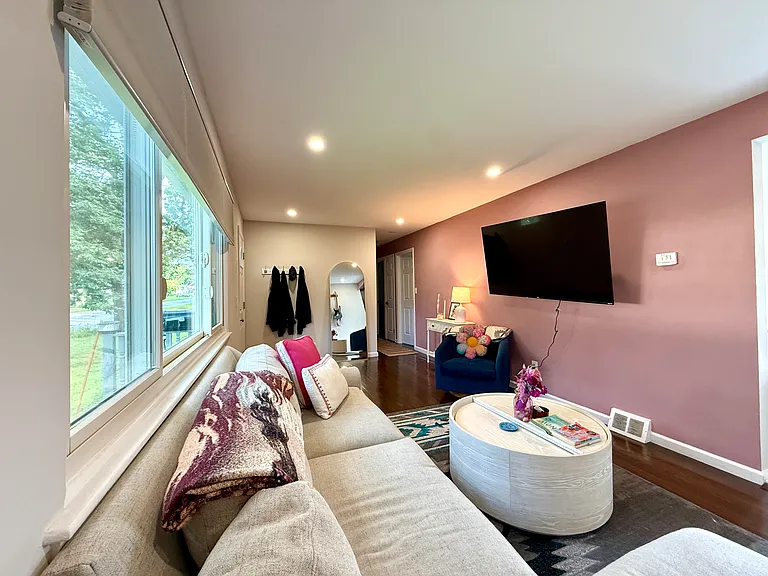 516 Midstreams Rd — Photo 3