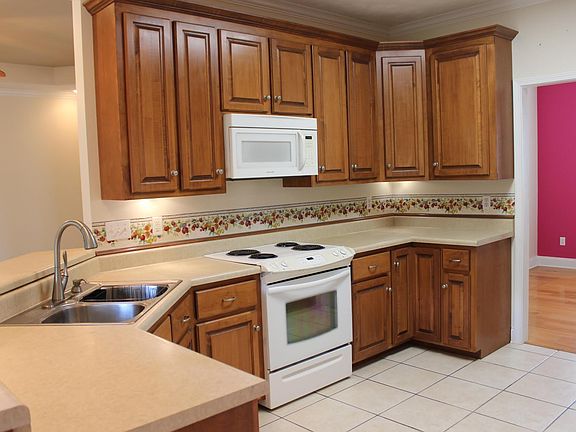 4th image of 1505 Moss Hill Dr