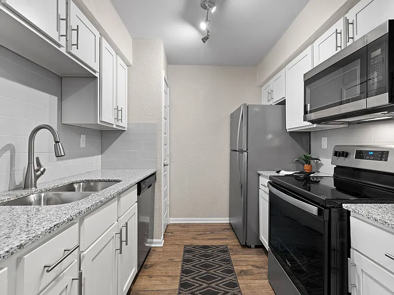 1520 Enclave Pkwy — Photo 8