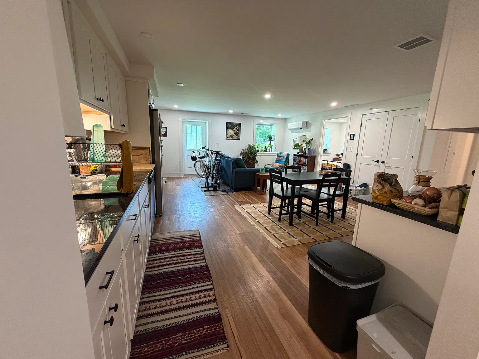 3 bed, 1025 sqft, $2,995 — Photo 3