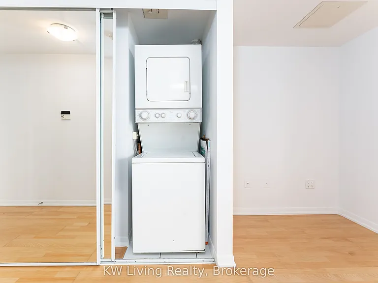 37 Grosvenor St #1603 — Photo 13