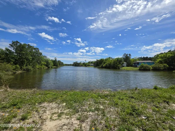 711 Josephine St #4, Pass Christian, MS 39571