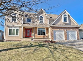 3796 SW Boulder Dr, Lees Summit, MO 64082