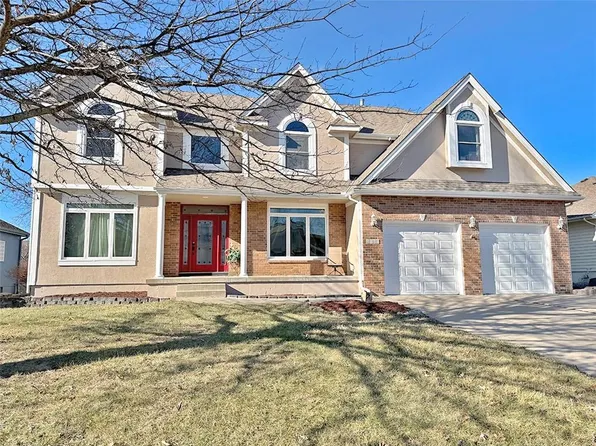 3796 SW Boulder Dr, Lees Summit, MO 64082