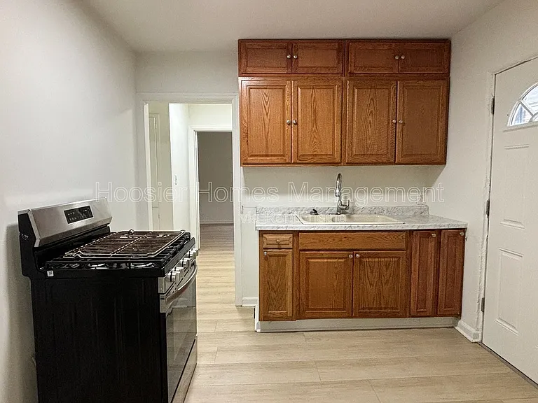 1509 N Chester Ave — Photo 9