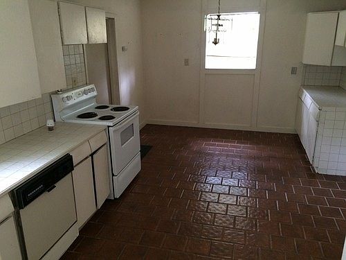 5th image of 3109 E Central Blvd