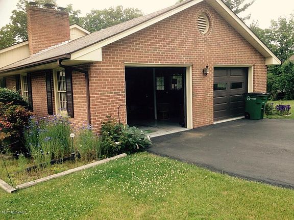 3rd image of 490 Dogwood Ln