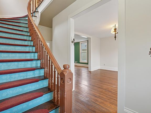 4th image of 275 Banfil St