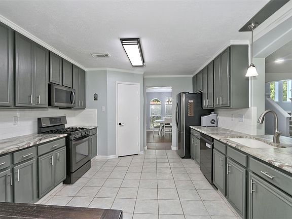 3rd image of 7110 Hayden Dr