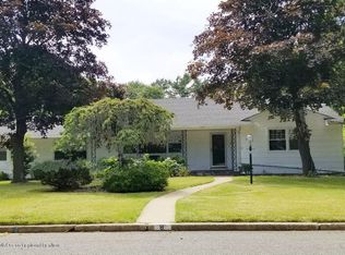 8 Woodland Dr, West Long Branch, NJ 07764
