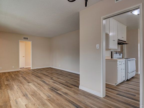 5th image of 10441 Ceres Ave