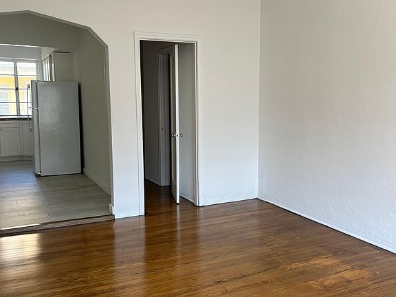 4th image of 605 7th St APT 11