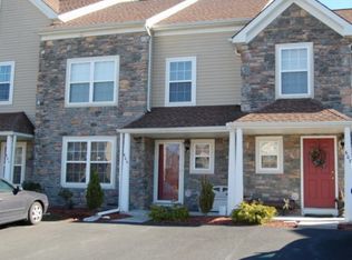 60 Lower Ridge View Cir UNIT D, East Stroudsburg, PA 18302