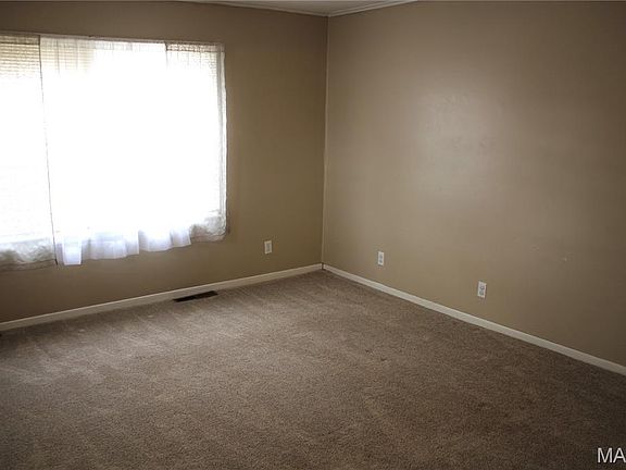 5th image of 307 S Washington St