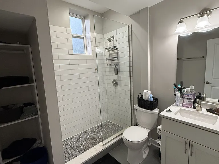 734 N Throop St — Photo 10