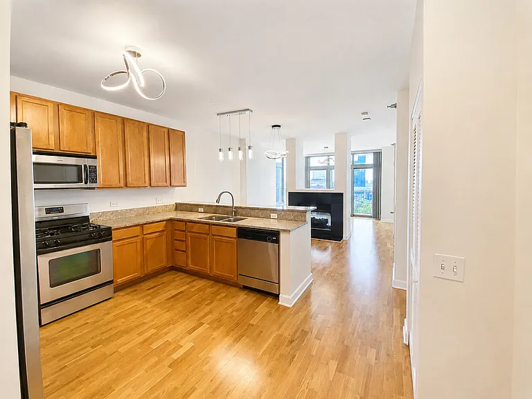 1600 S Prairie Ave #1708 — Photo 2