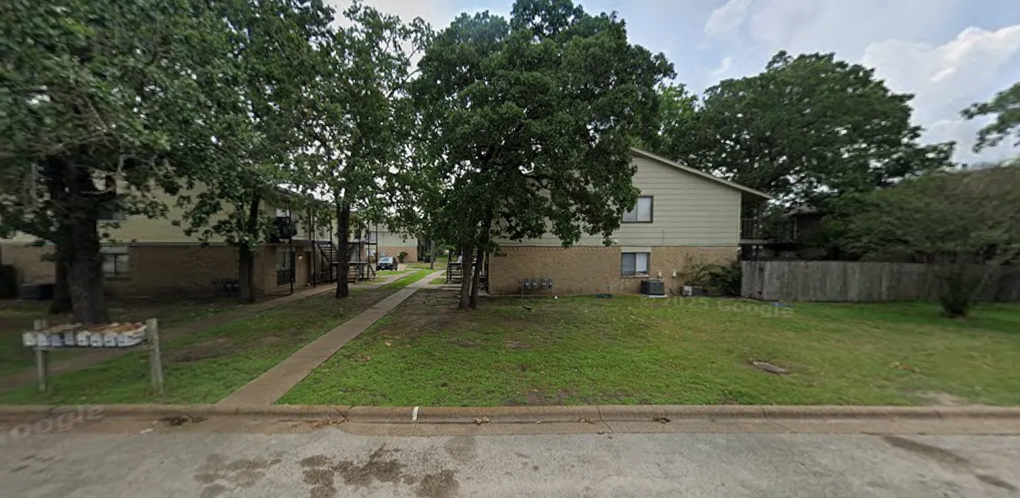 2 bed, 1.5 bath, $850 — Photo 1