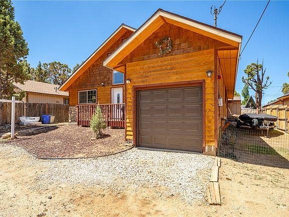 3rd image of 969 Hemlock Ln