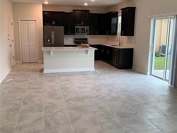 4th image of 1323 Oakcrest Ct