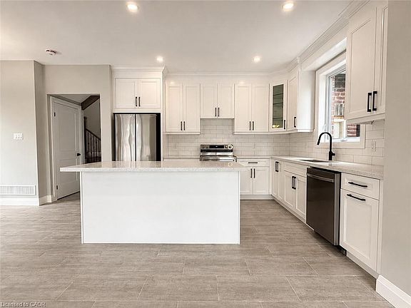4th image of 22A Alpine Ave