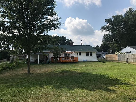 3rd image of 348 Lakeshore Dr
