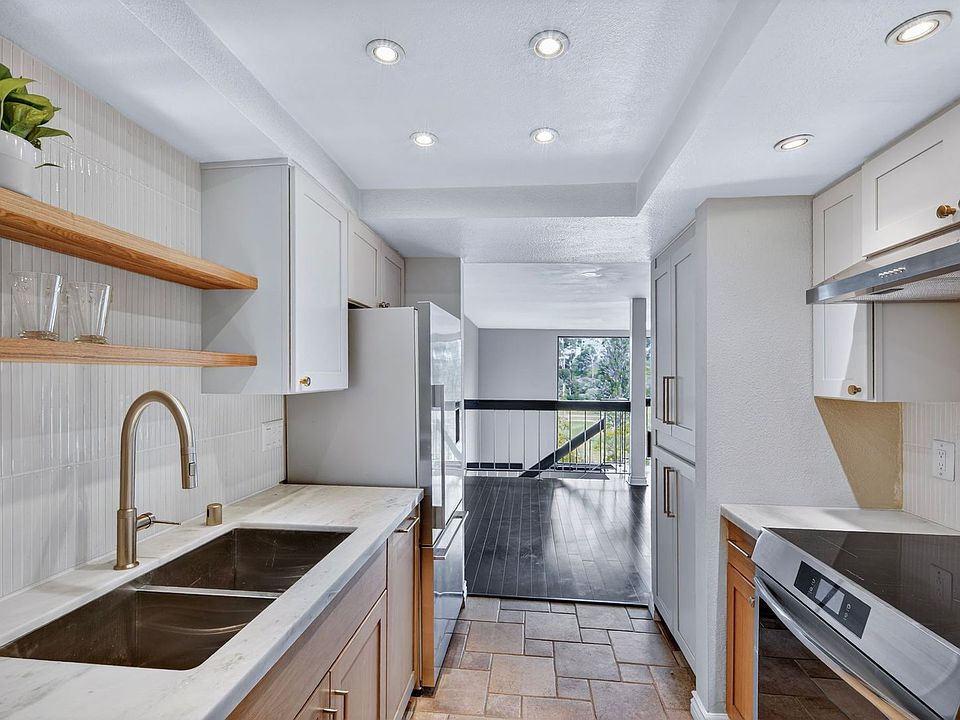 1st image of 2564 Navarra Dr Unit 101