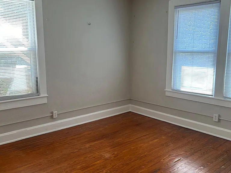 240 E New Hampshire Ave — Photo 28