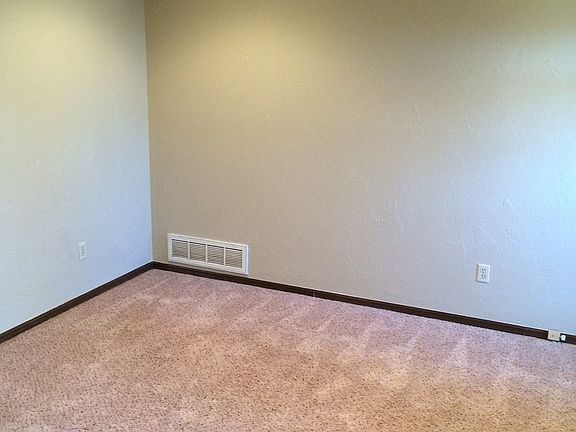 3rd image of 343 Woodcrest Dr