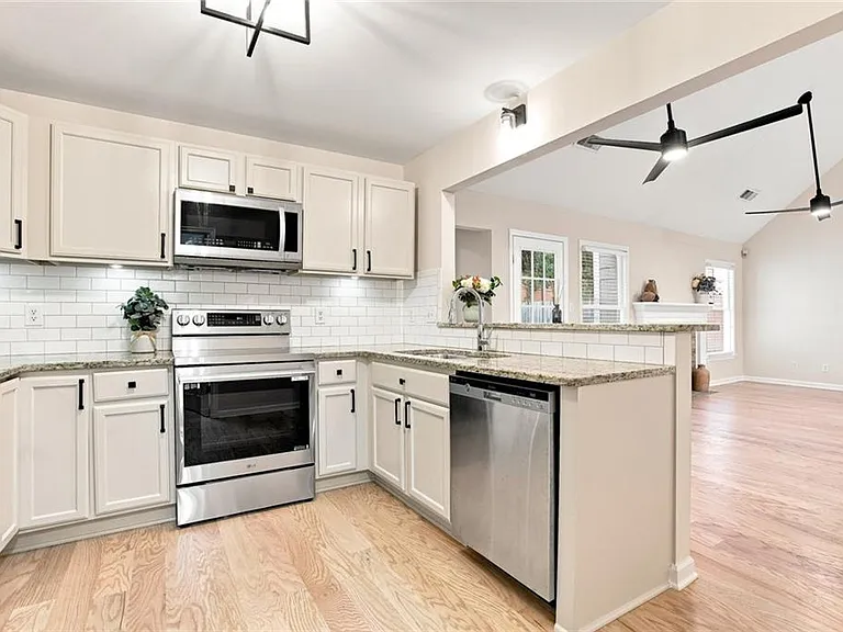 5527 Bridge Pointe Dr — Photo 12