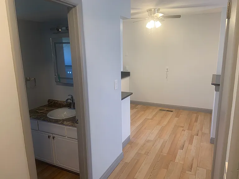 4511 Rogers Rd #B — Photo 11