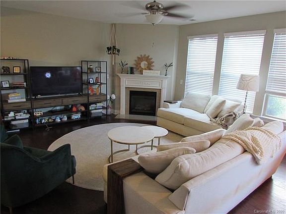 3rd image of 173 Rainberry Dr