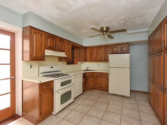 5th image of 15909 Powells Cove Blvd