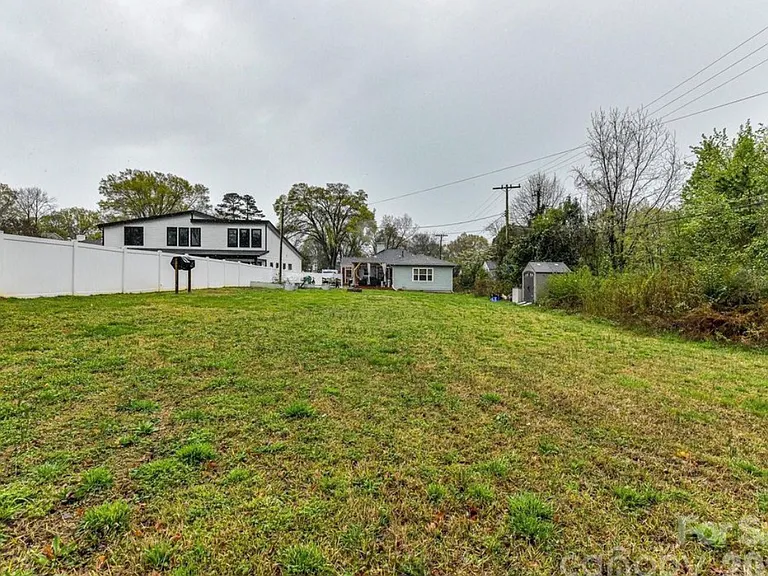 1240 Skyview Rd — Photo 37