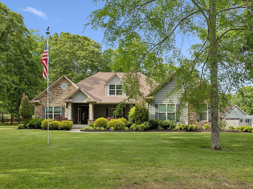 1st image of 463 Carver Ln