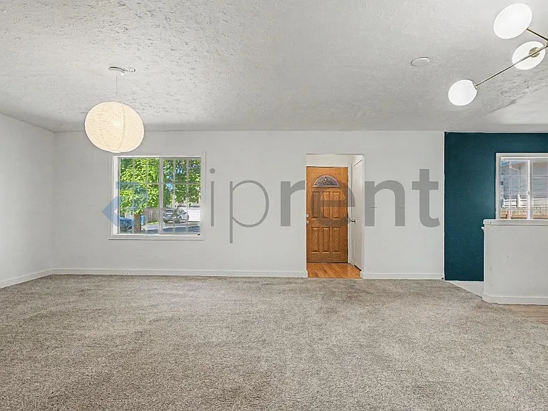 226 NE 157th Ave — Photo 12