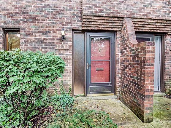 2nd image of 3131 Arlingtowne Ln