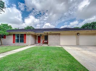 2300 Eaves Dr, Baytown, TX 77520