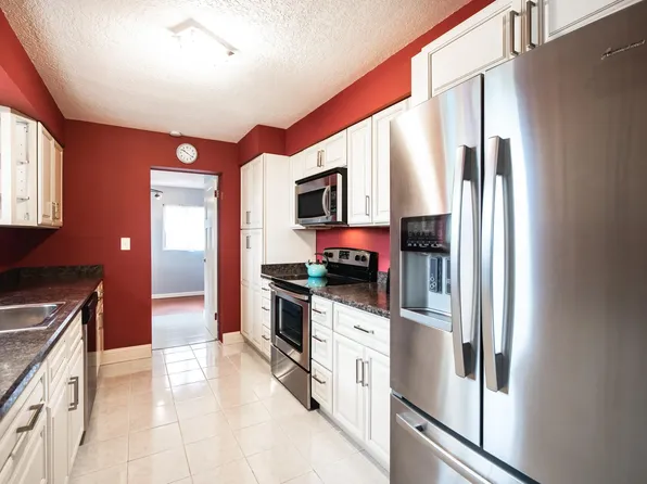 2765 NE 4th Dr, Boca Raton, FL 33431