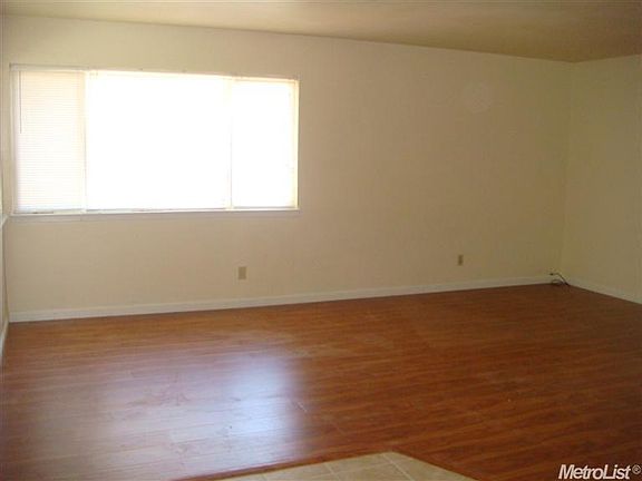 3rd image of 5811 Sampson Blvd