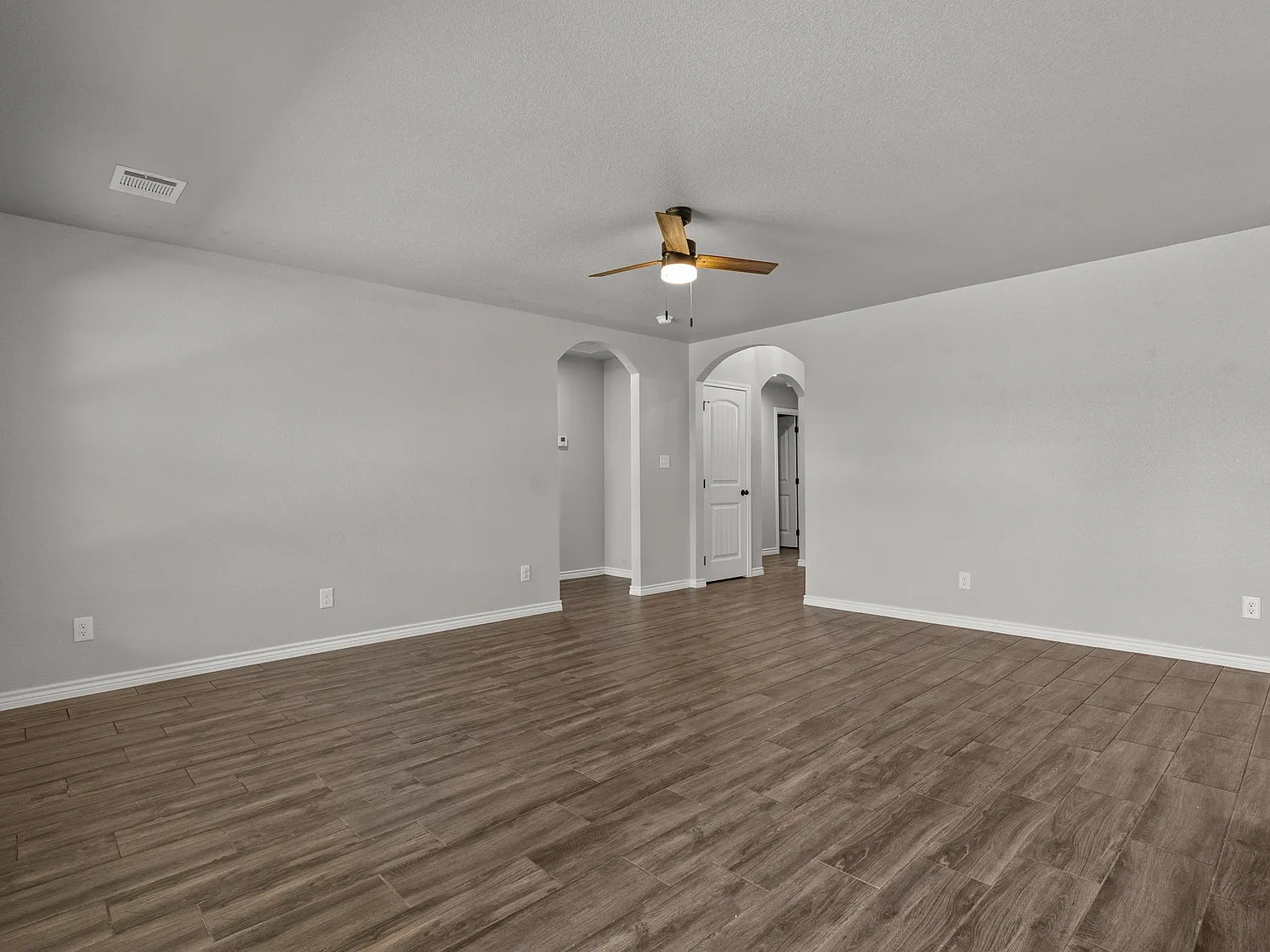 220 Saint Charles Dr — Photo 4