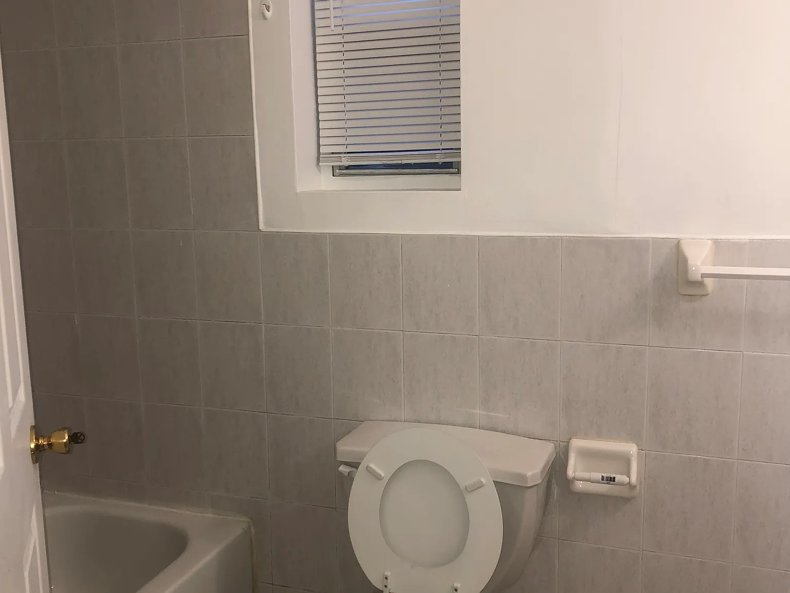 3 bed, 1200 sqft, $2,600 — Photo 2