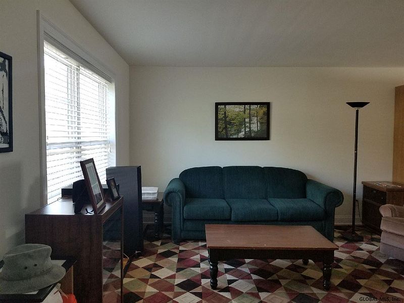 4th image of 1112 WESTERN Avenue #1