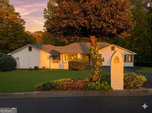234 Shadow Lake Dr SW, Lilburn, GA 30047