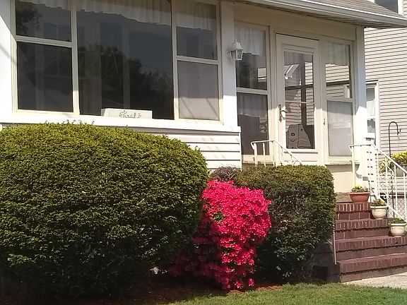 2nd image of 136 Lakeside Dr