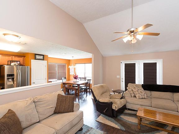 4th image of 717 Silverhill Dr